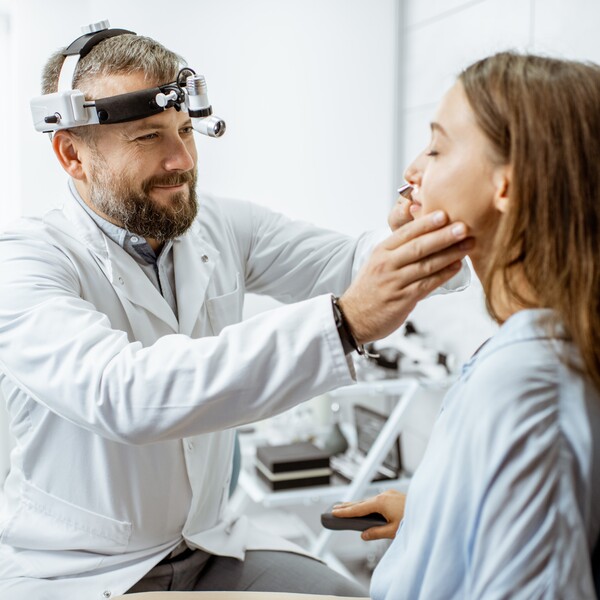Заложенность носа: симптомы, причины и методы лечения в «СМ-Клиника»
